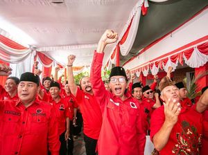 Pekik Merdeka Kader PDIP Surabaya Saat Mega Umumkan Mahfud Md Cawapres Ganjar