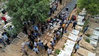 Pemboman di Jalur Gaza menewaskan lebih dari 2.800 warga Palestina, seperempat dari mereka adalah anak-anak, dan memaksa sekitar setengah dari 2,3 juta warga Gaza meninggalkan rumah mereka.  