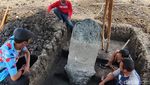Penampakan Dua Prasasti Sambangan Hasil Ekskavasi