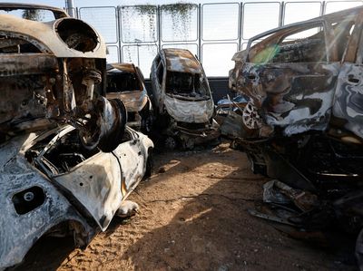 Penampakan Kuburan Mobil Korban Perang di Sderot Israel