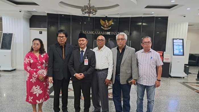 Pergerakan Advokat Nusantara (Perekat Nusantara) dan Tim Pembela Demokrasi Indonesia (TPDI) laporkan Anwar Usman ke Dewan Etik Hakim Konstitusi (Dokumentasi Perekat Nusantara)
