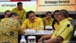 Pimpin Rapat Pleno, Airlangga Kumpulkan Pengurus Golkar