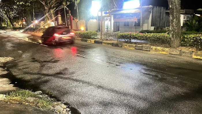 Kabupaten Pinrang, Sulawesi Selatan (Sulsel) diguyur hujan dengan intensitas sedang malam ini selama kurang lebih 3 jam.