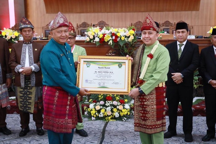 Pj Gubernur Sumsel Agus Fatoni Diberi Gelar Adat ‘Pangeran Batuah Seketi