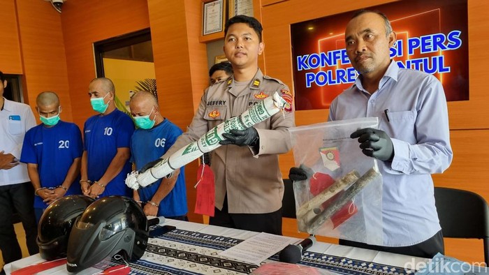 Polres Bantul jumpa pers kasus 3 pria aniaya lansia hingga tewas, Rabu (18/10/2023).