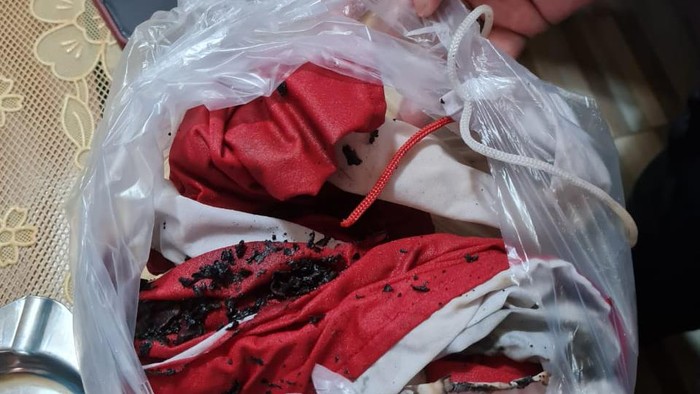 Seorang gadis ABG berusia 16 tahun di Pontianak, Kalimantan Barat (Kalbar) nekat membakar bendera merah putih.