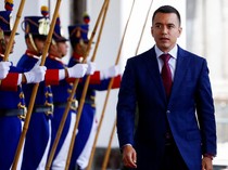 Batu hingga Molotov Sasar Konvoi Presiden Ekuador Protes BBM Naik Tajam