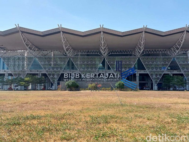 Menteri Perhubungan mengunjungi Bandara Internasional Jawa Barat (BIJB) atau Bandara Kertajati, Majalengka, Jawa Barat, Rabu (18/10/2023). Kunjungan ini dilangsungkan dalam rangka pemeriksaan menjelang pengoperasian penuh bandara ini pada 29 Oktober 2023.