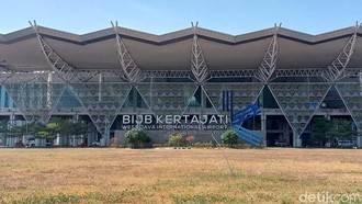 Turis Asing di Kertajati Turun, Dedi Mulyadi: Penerbangannya Kan Nggak Ada