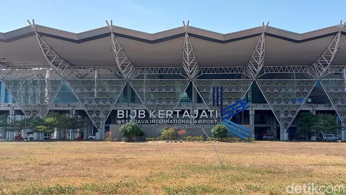 Menteri Perhubungan mengunjungi Bandara Internasional Jawa Barat (BIJB) atau Bandara Kertajati, Majalengka, Jawa Barat, Rabu (18/10/2023). Kunjungan ini dilangsungkan dalam rangka pemeriksaan menjelang pengoperasian penuh bandara ini pada 29 Oktober 2023.