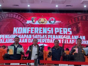 Satgas Antinarkoba Polri Ungkap Modus Baru Penyeludupan Senpi Jaringan Narkoba