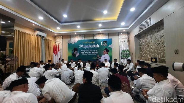 Sebelum mendaftar ke KPU untuk Pilpres 2024, pasangan Anies Baswedan-Muhaimin Iskandar (Cak Imin) gelar doa bersama dengan para elite partai koalisi perubahan. (Annisa AR/detikcom)