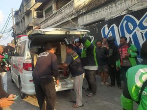 Geger, Driver Ojol Tewas Duduk di Atas Motor Pertokoan Benoa Square