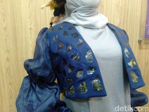 Tangan Kreatif Mahasiswa Polimedia Ubah Limbah Plastik Jadi Busana Cantik