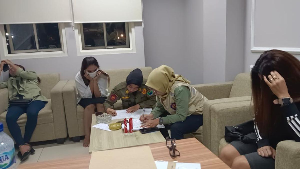 3 Perempuan Open BO di Kota Malang Bermodus Pijat Plus Terciduk Satpol PP