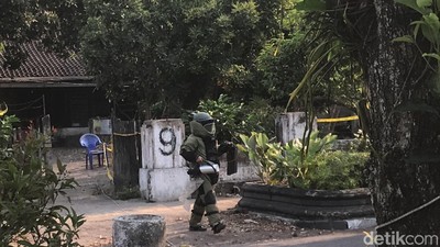 Potret Detik-detik Gegana Datangi Rumah di Jalan Patangpuluhan Jogja