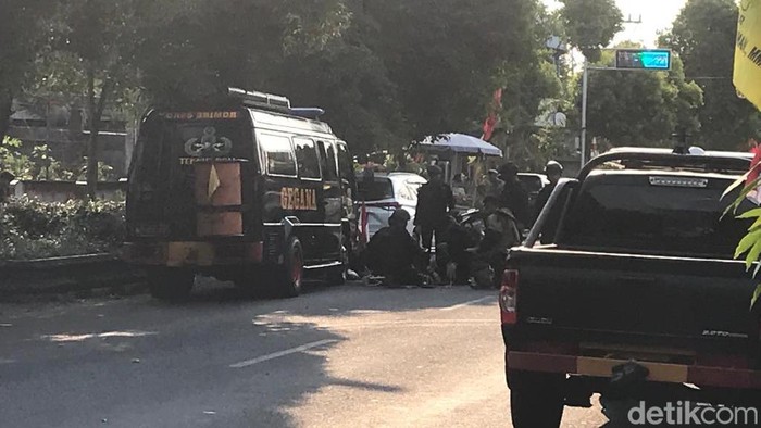 Tim Gegana mengecek rumah di Jalan Patangpuluhan, Kota Jogja, Rabu (18/10/2023).