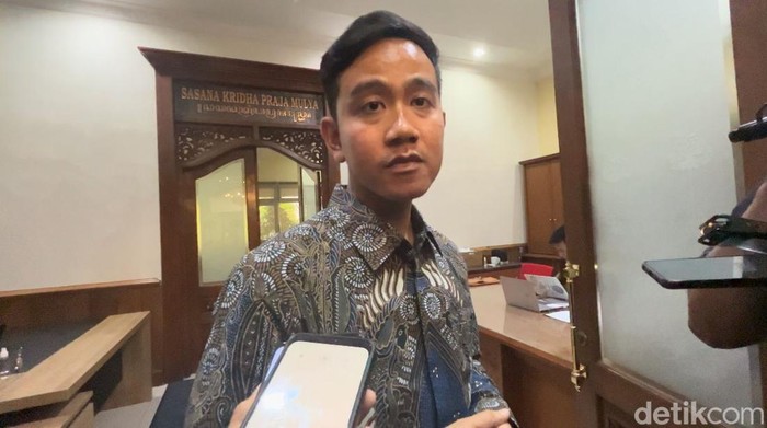 Wali Kota Solo Gibran Rakabuming Raka di Balai Kota Solo, Rabu (18/10/2023).