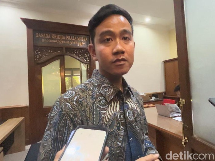 Wali Kota Solo Gibran Rakabuming Raka di Balai Kota Solo, Rabu (18/10/2023).