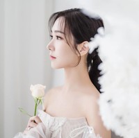 “Hari ini menjadi lebih istimewa berkat orang-orang yang mengucapkan selamat kepadaku. Aku ingin mengucapkan terima kasih banyak kepada semua orang yang mengirimkan doa untuk kami. Akhirnya, hari-H!!” tulis Yookyung sebagai caption.    Foto: dok. Instagram @yukyung_922