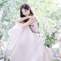 Hong Yookyung memulai debutnya sebagai main rapper dan vokalis Apink pada tahun 2011. Setelah aktif selama dua tahun, Yookyung memutuskan untuk hengkang dari Apink karena ingin fokus dengan studinya. Foto: dok. Instagram @yukyung_922