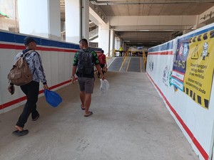 Lewat Jalur Alternatif di Stasiun Manggarai, Pengguna KRL: Sumpek dan Bising