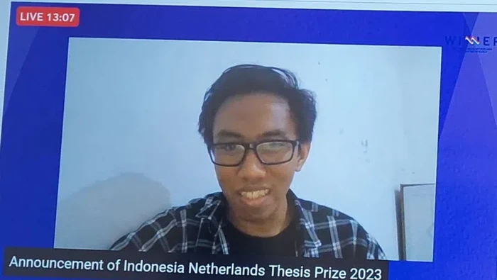 Andi Alfian peraih Penghargaan Indonesia Netherlands Thesis Prize 2023 yang juga alumni pascasarjana UGM