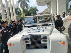 Anies-Cak Imin Diantar Land Rover ke KPU, Umur Mobilnya Setengah Abad
