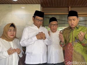 Mahfud Md Berdoa Bareng Istri dan Anak Sebelum Daftar ke KPU Hari Ini