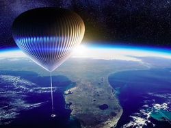 Melihat Bumi dari Ketinggian Lewat Jendela Toilet di Antariksa