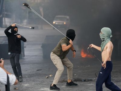 Bermodal Batu, Pejuang Palestina Bentrok dengan Militer Israel di Ramallah