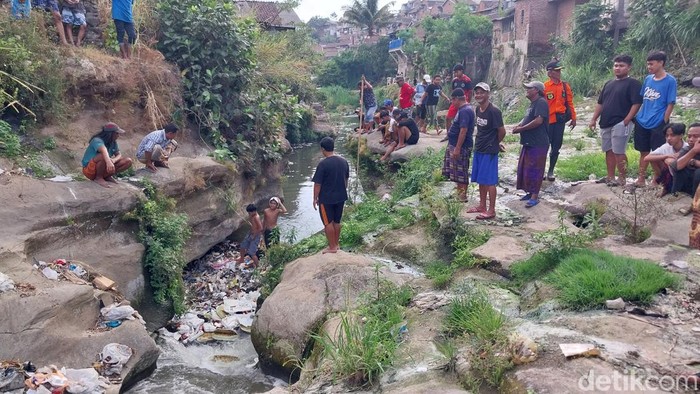 Bocah 6 tahun hanyut di Sungai Brantas Malang