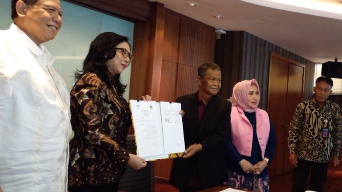 Chairul Tanjung, Anita Tanjung dan Gubernur Sulteng Rusdy Mastura (Dok. CNNIndonesia)