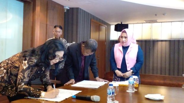 CT ARSA MoU dengan Pemprov Sulteng (Dok. CNNIndonesia)CT ARSA MoU dengan Pemprov Sulteng (Dok. CNNIndonesia)