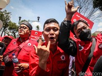 Ekspresi Meriah Relawan Ganjar-Mahfud Meski Cuaca Terik