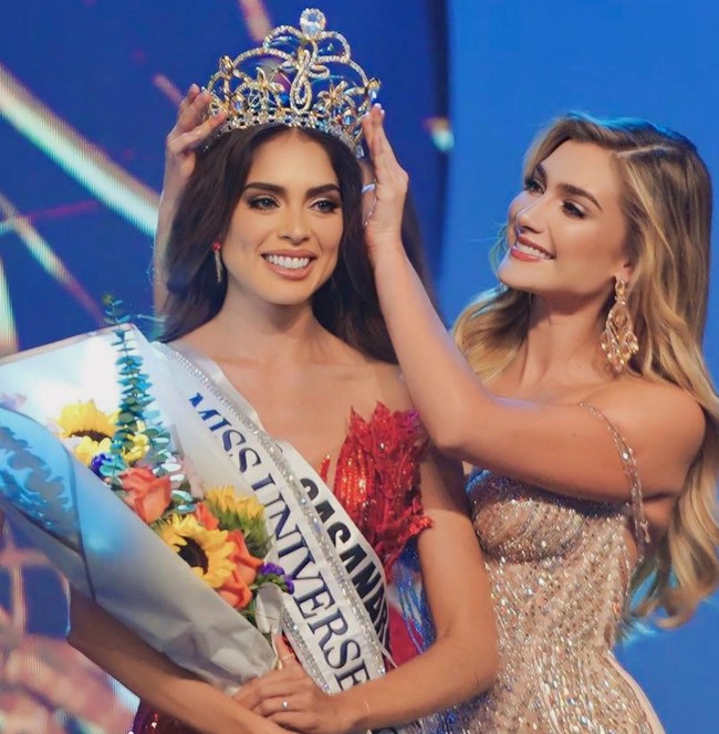 Camila Avella merupakan finalis Miss Universe 2023 asal Kolombia. Wanita 28 tahun ini menjadi wanita menikah dan juga seorang ibu pertama yang dinobatkan sebagai Miss Universe Colombia pada malam final 2 September 2023. Foto: Instagram/@camiavellam