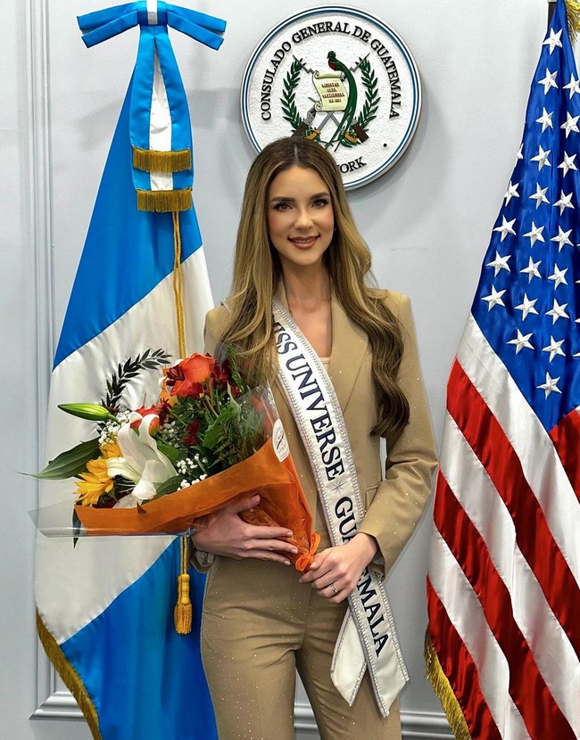 Aturan itu diumumkan JKN Global Group setelah mengakuisisi Miss Universe Organization dari IMG Worldwide pada Oktober 2022. Perubahaan dibuat demi menjadikan Miss Universe sebagai One Universe yang mengutamakan inklusivitas dan kesetaraan. Foto: Instagram/@michellecohnb