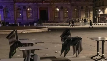 Kursi melayang. Foto: Reddit