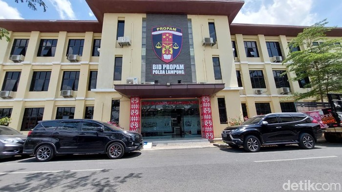 Gedung Bidpropam Polda Lampung.