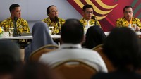 Ace Hasan Syadzily memberikan penjelasan terkait pelaksanaan Rapat Pimpinan Nasional (Rapimnas) Partai Golkar.  