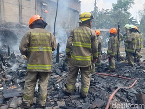 Gudang Limbah Sepatu di Cibaduyut Bandung Kebakaran