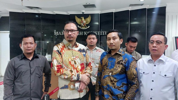 Komunitas Advokat Lingkar Nusantara (Lisan) mengadukan hakim konstitusi Saldi Isra ke Majelis Kehormatan MK.