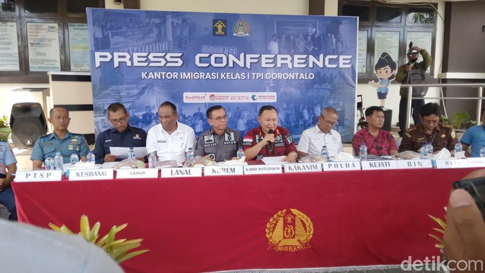Kepala Kantor Imigrasi I TPI Gorontalo Joni Rumagit.