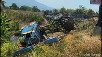 Kecelakaan antara KA Penataran nomor loko CC 201 nomor KA 431 A dan pikap nomor polisi N 9544 TB terjadi di lintasan KA Dusun Babatan, Desa Kalirejo, Kecamatan Sukorejo, pukul 06.21 WIB, Kamis (19/10/2023).