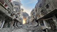 Kelompok bersenjata Hamas menewaskan 1.300 orang dalam serangan di kota-kota Israel selatan pada 7 Oktober, hari paling mematikan dalam 75 tahun sejarah Israel.  
