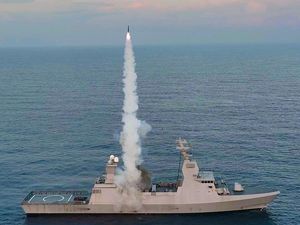 Pertama Kalinya Kapal Perang Canggih Israel Serang Hamas