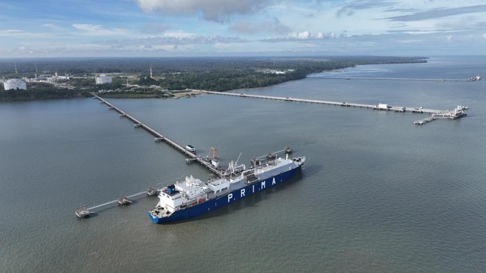 Kargo LNG (liquefied natural gas) pertama yang diproduksi dari fasilitas Tangguh Train 3 di Papua Barat