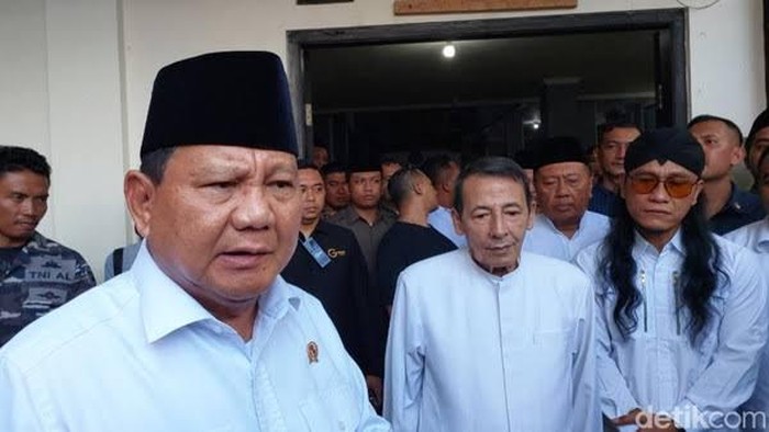 Kata Habib Lutfi Soal Cawapres Prabowo Habib Lutfi akhirnya juga angkat bicara soal siapa yang cocok mendampingi Capres Prabowo di Pemilu 2024 mandatang. Siapa dia?