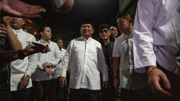 Kata Habib Lutfi Soal Cawapres Prabowo Habib Lutfi akhirnya juga angkat bicara soal siapa yang cocok mendampingi Capres Prabowo di Pemilu 2024 mandatang. Siapa dia?