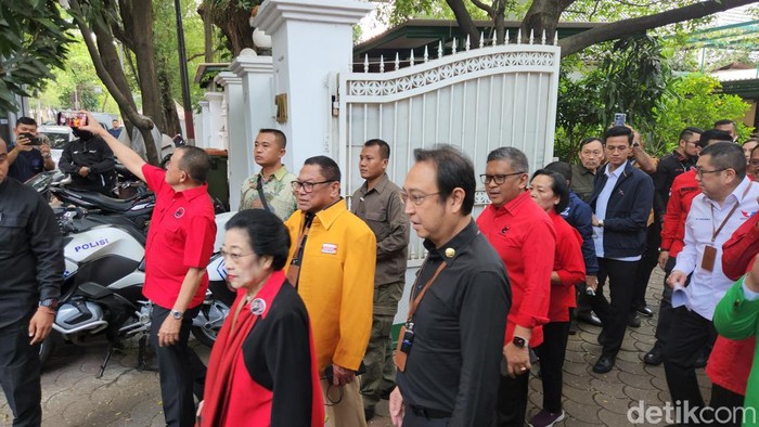 Megawati Bareng Pimpinan Parpol Pengusung Ganjar Mahfud Naik Bus Menuju Kpu